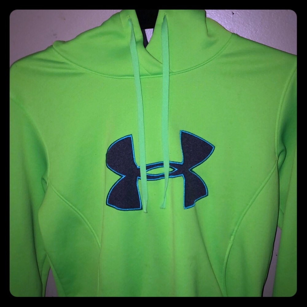 Under Armour hoodie ( worn couple times) 🤟🏼